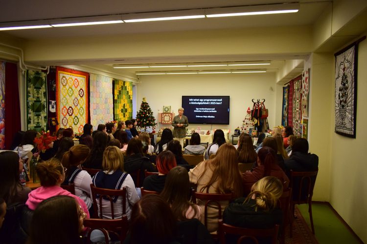 Orémusz Maja közösségszervező tartott előadást iskolánkban