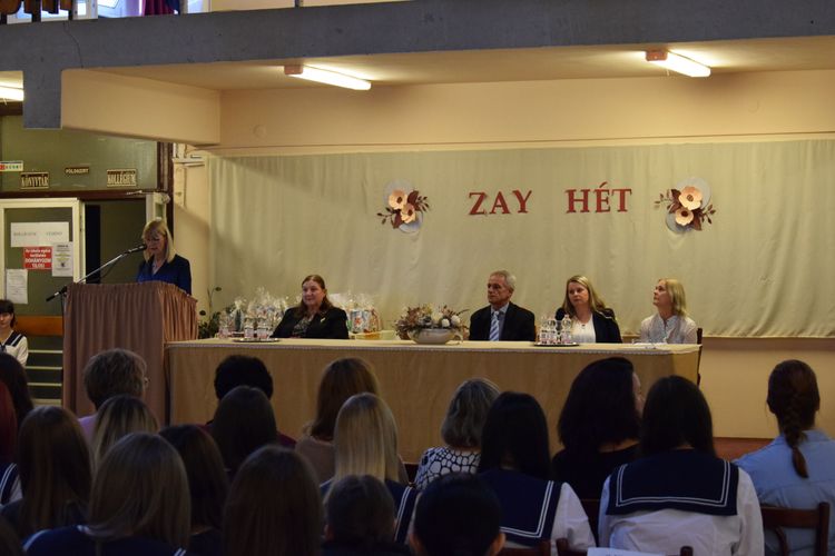 Zay hét megnyító