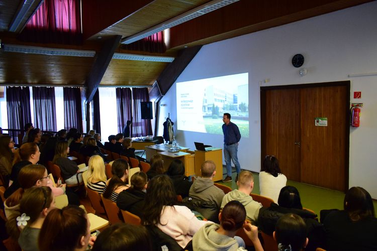  Pályaorientáció a Zayban