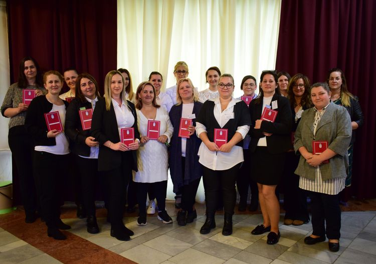 Sikeres szakmai vizsgát tettek a kisgyermekgondozó, -nevelő szakos képzésünk résztvevői is