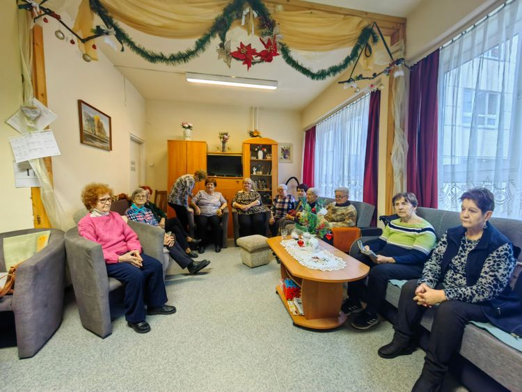 Karácsonyi műsor az idősek öröméért