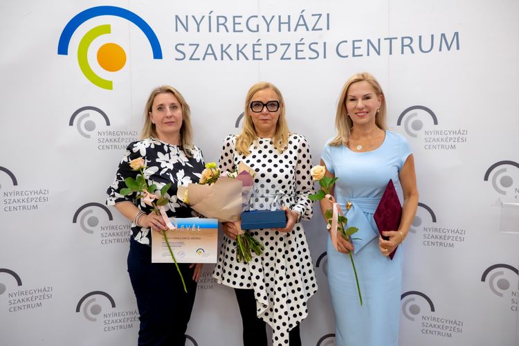 Pedagógus Nap alkalmából elismerésben részesültek munkatársaink
