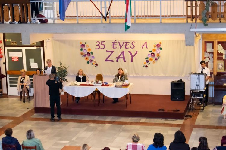 Zays hét novemberben!